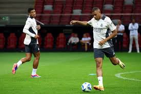 显显得有些 显显得有些